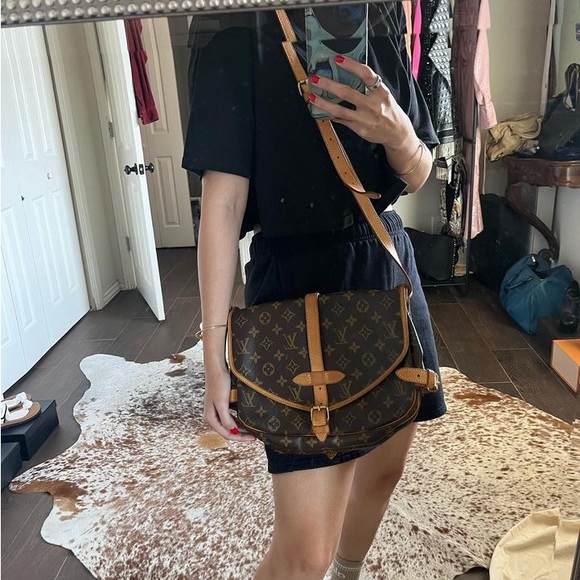 Louis Vuitton Manogram Canvas Saundra 30 - Picture 4 of 10